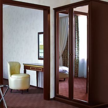 Photo of sliding wardrobe from series of furniture for hotels Vettriano